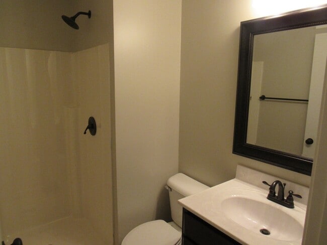 Building Photo - 4 Bedroom, 3 Bath Basement Ranch with Coun...