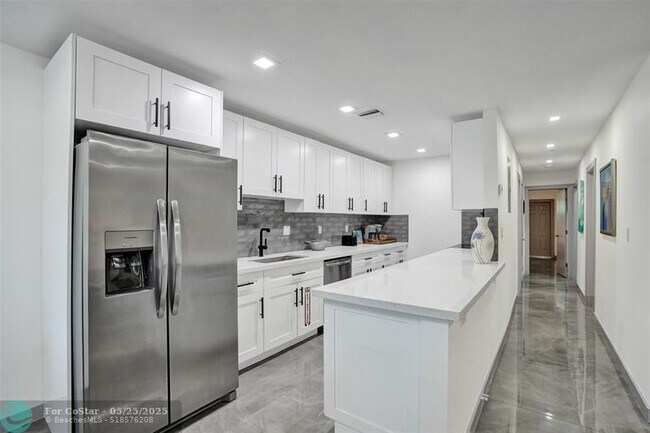 Building Photo - 909 SW 16th St