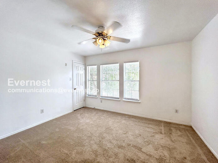 Building Photo - 1401 Balsam Way
