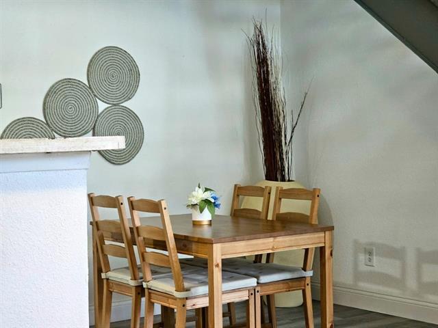 Building Photo - 7152 Fair Oaks Ave