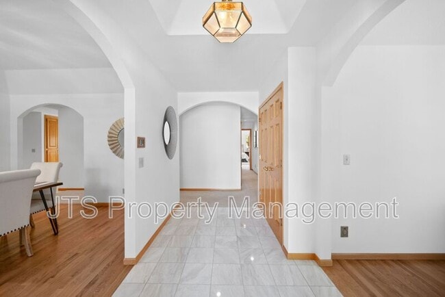 Building Photo - 7723 River Landing Dr