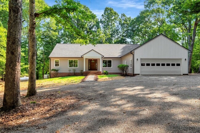 Building Photo - This WATERFRONT-FULLY FURNISHED-ALL INCLUSIVE HOME IS READY FOR YOU.