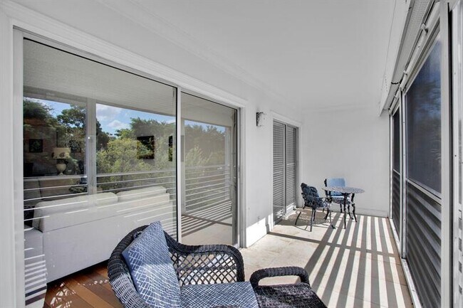 Building Photo - 2002 Granada Dr