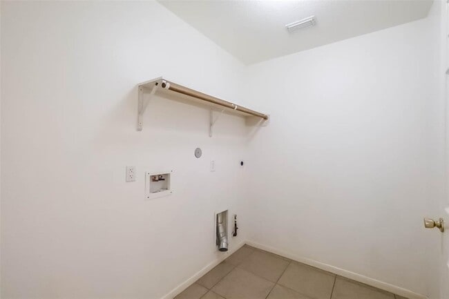 Building Photo - 15527 Fir Woods Ln