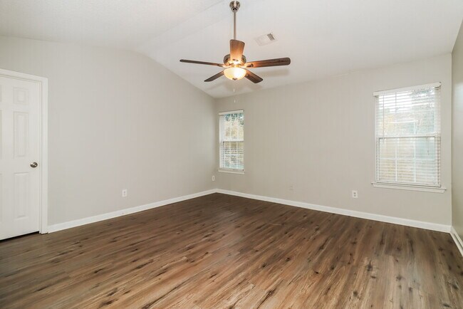 Building Photo - 118 Bainbridge Ct