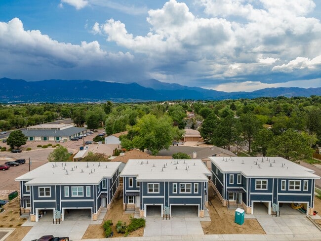 Building Photo - Brand new 3 bed 2.5 bath townhome