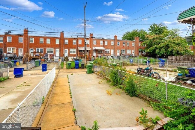 Building Photo - 336 Imla St