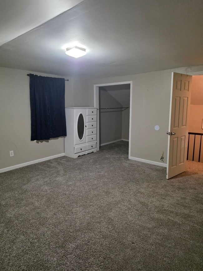 Building Photo - 3 Bedroom single family house