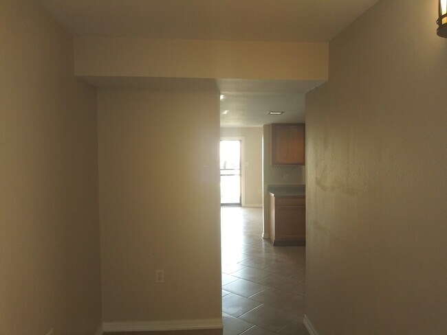 Building Photo - 3 Bedroom Town-home