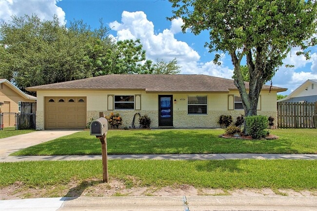 Primary Photo - Nice 3/2 with 1 car garage fully fenced ba...