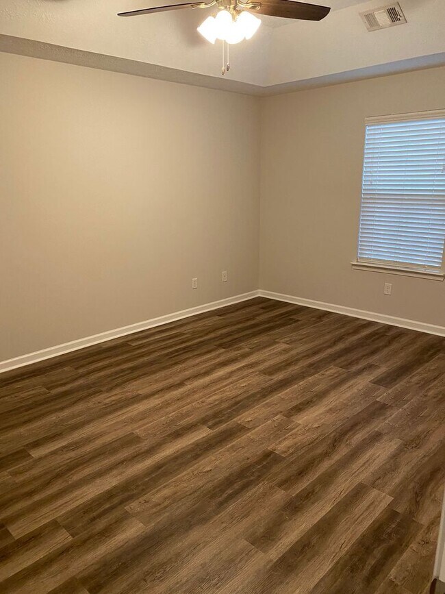 Building Photo - Townhome located just off I20 and Washingt...