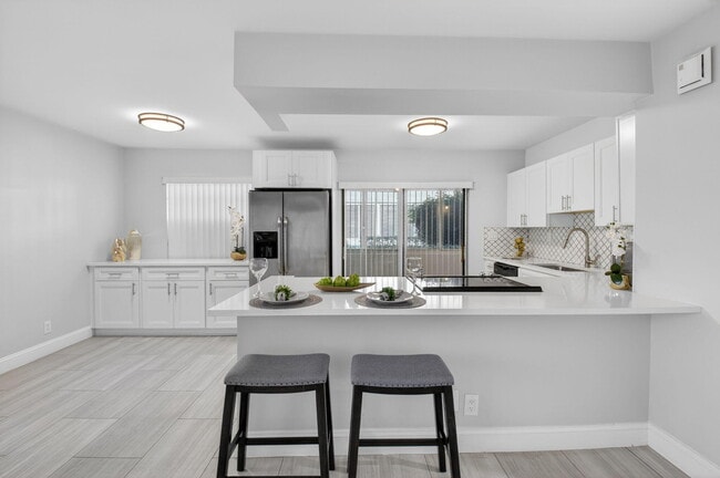 Building Photo - 450 Piedmont J