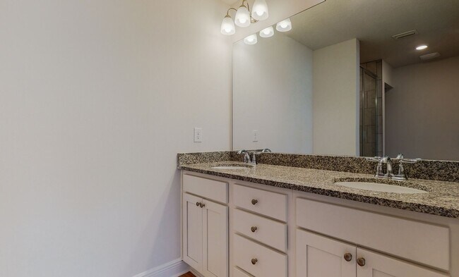 Building Photo - 3 bed 2.5 bathroom townhome in Santa Rosa Beach