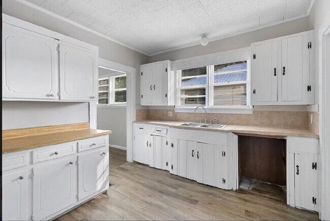 Building Photo - 621 Fairfax Ave