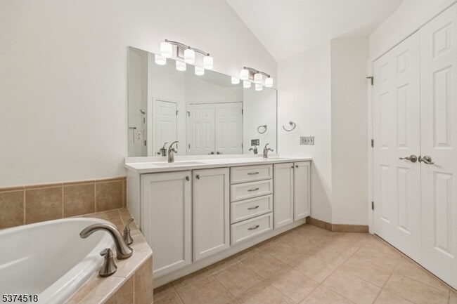 Building Photo - 618 Turlington Ct