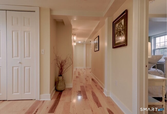 Building Photo - 33 Main St