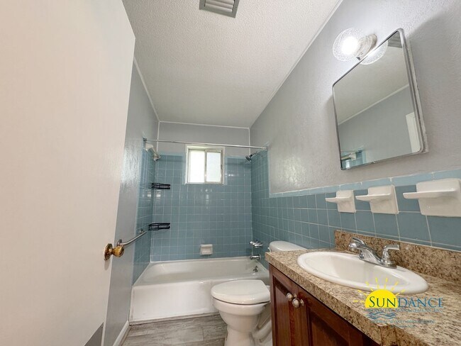 Building Photo - 2052 Roberts Dr