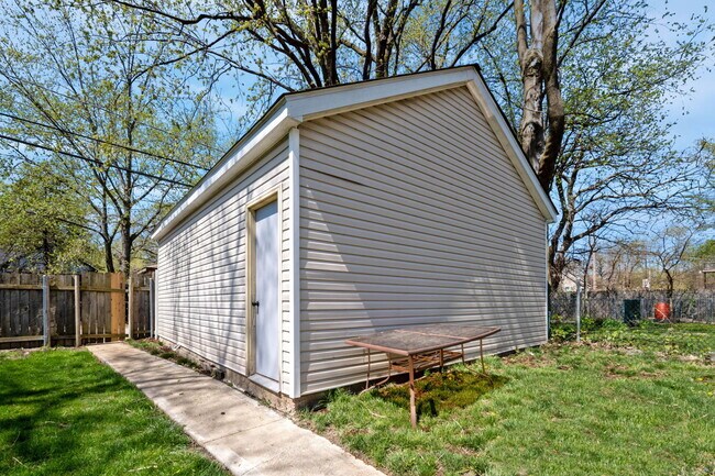 Building Photo - 10736 S Church St