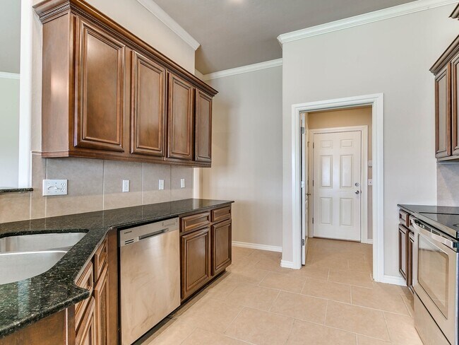 Building Photo - 2724 Busheywood Dr