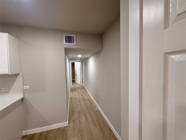 Building Photo - 5238 Pease St