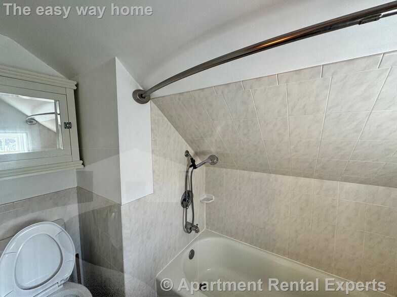 Building Photo - 8 Allen St