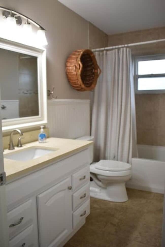 Building Photo - 826 Palama Way