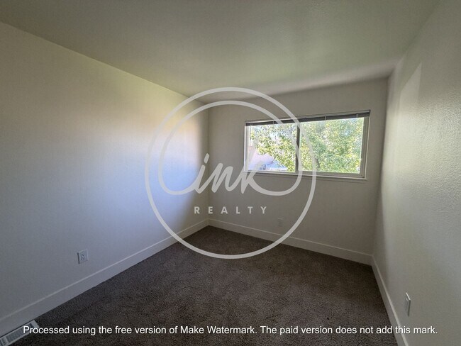 Building Photo - Newly Renovated 3 Bedroom Townhome