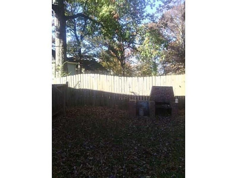 Building Photo - 3296 Myrtle St