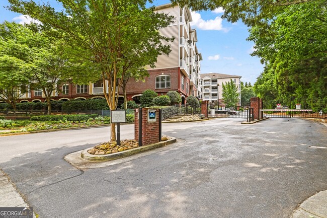 Building Photo - 4333 Dunwoody Park