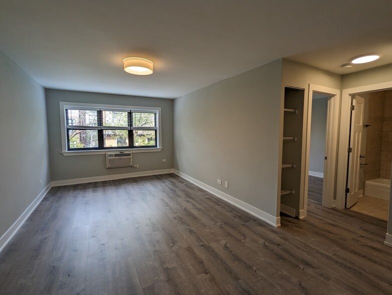 Building Photo - 503 W Barry Ave