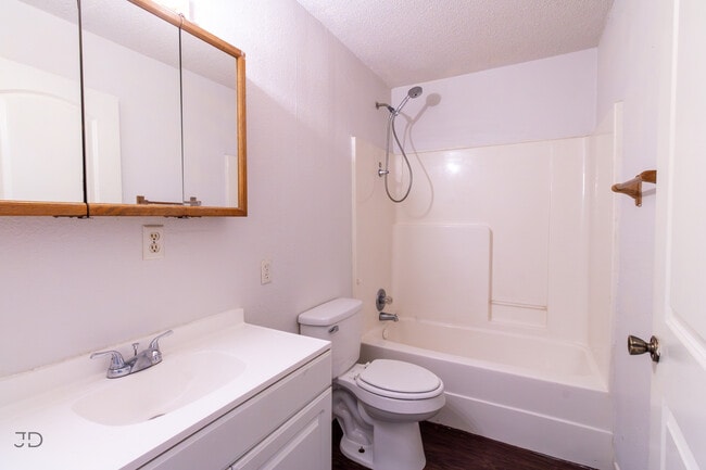 Building Photo - 2913 S Bandera Dr