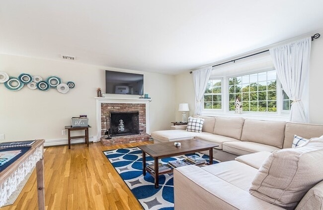 Building Photo - 67 Old Post Rd