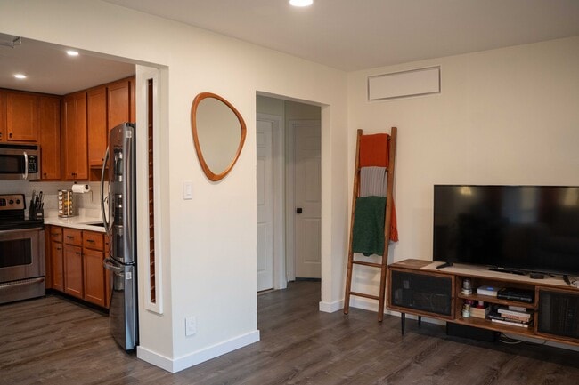 Building Photo - 1900 Mitchell Terrace