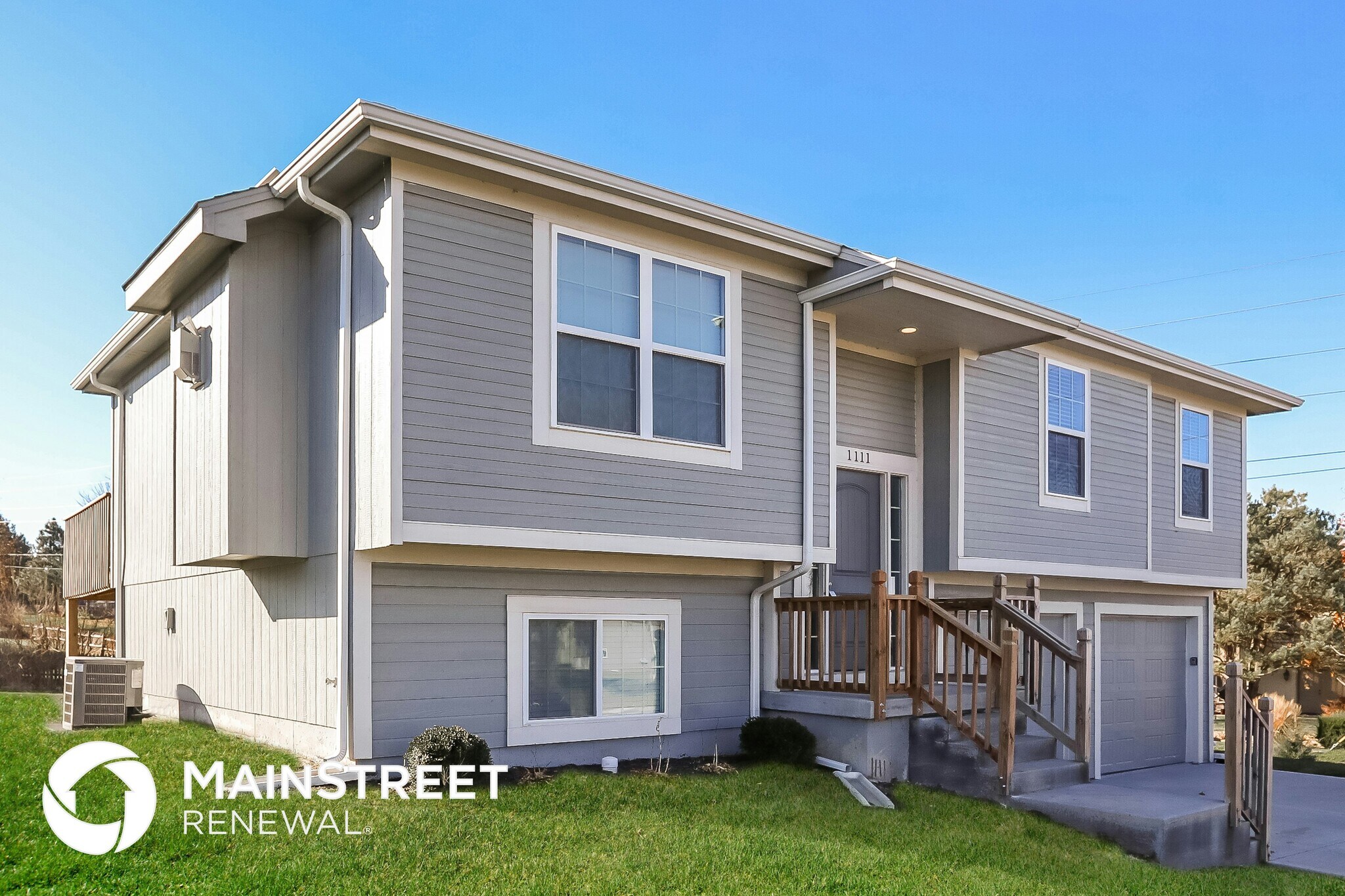 Building Photo - 1111 Hampton Dr