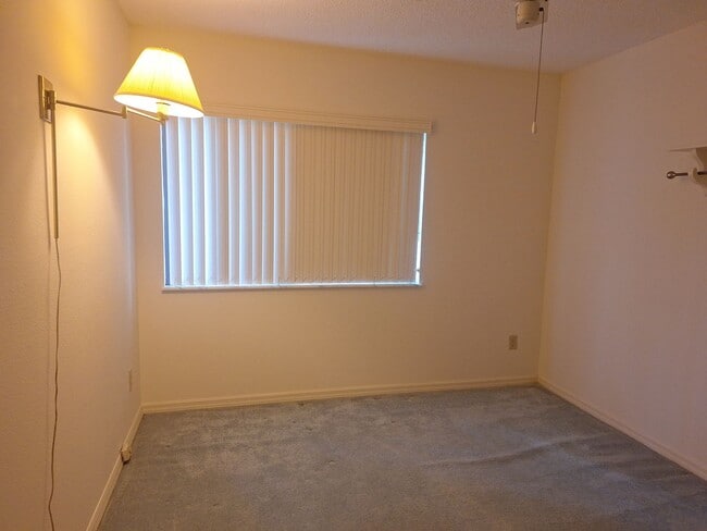 Building Photo - 3 Br. 2 Ba. condo with garage