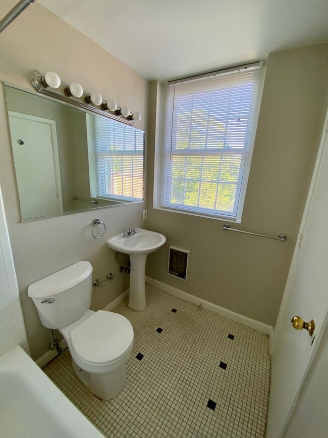 Building Photo - One Bedroom with City Views in Poncey-Highland