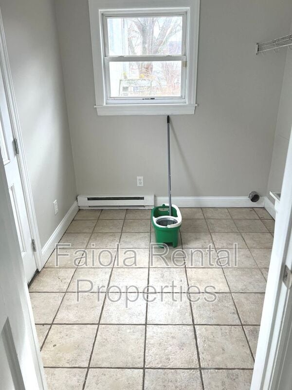 Building Photo - 319 Maurice St