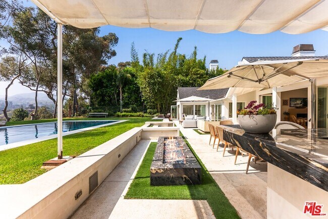 Building Photo - 797 Amalfi Dr