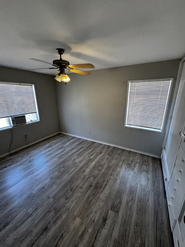 Building Photo - "Charming 3-Bed Oasis with Spacious Living in Prime Lubbock Location!"