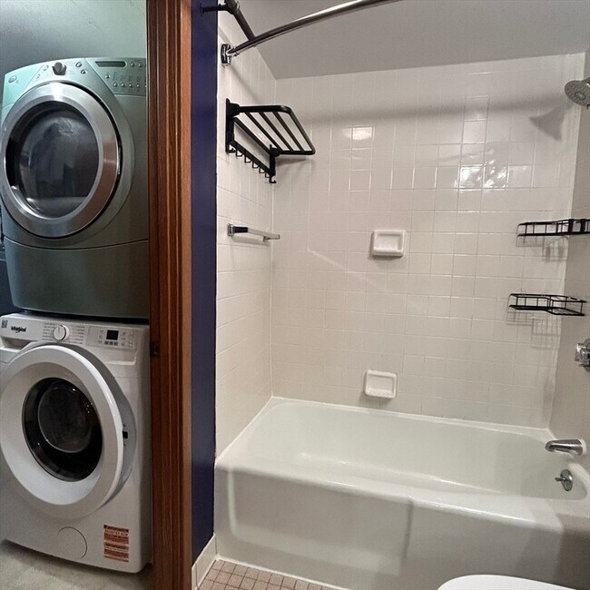 Building Photo - 28 Parkman St