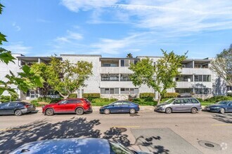 Building Photo - 325 Kitty Hawk Rd
