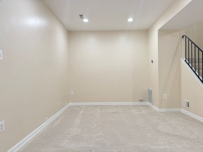 Building Photo - Beautifully updated 3BR/2.5BA townhome in Dale City!