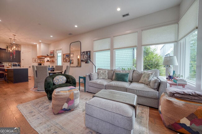 Building Photo - 305 Breakspear Ln