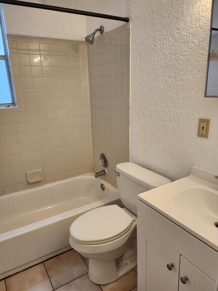 Building Photo - 1564 W 14th St