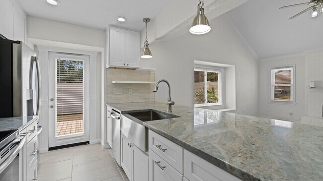 Building Photo - Dam Neck Estates Townhomes