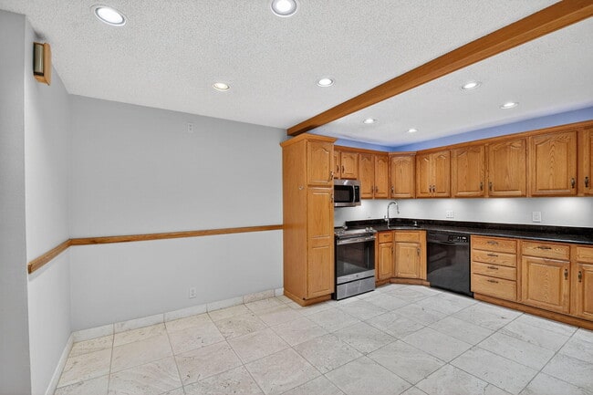 Building Photo - 511 Shady Pine Way