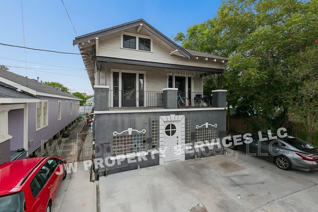 Building Photo - 320 N Olympia St