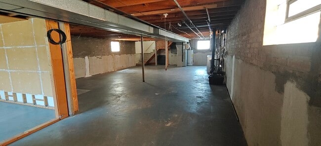 Building Photo - 10824 S Sacramento Ave