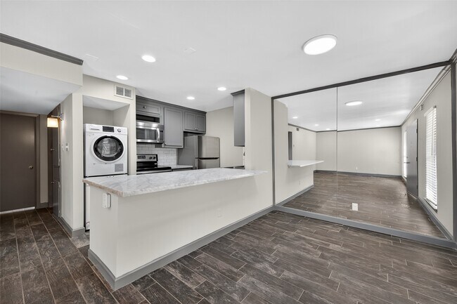 Building Photo - 8931 Gaylord Dr