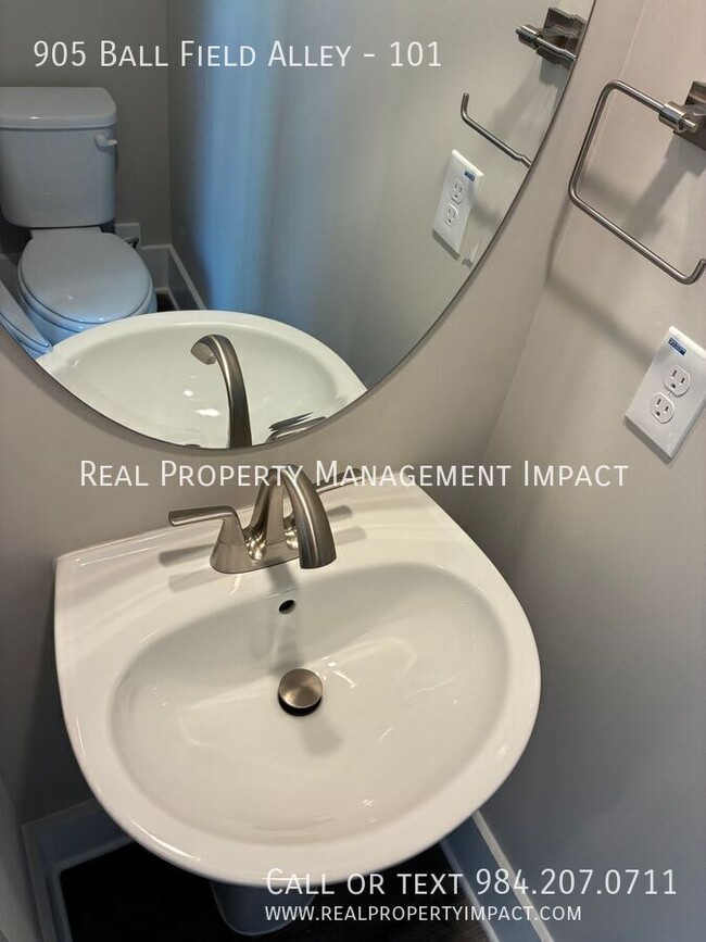 Building Photo - 112 Byrum St